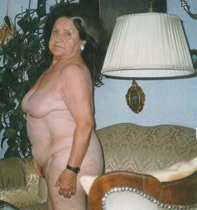 Nude Mature And Granny Tits And Pussy